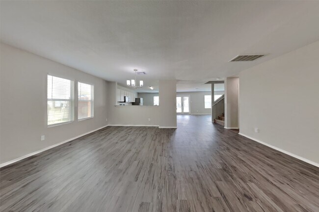 Foto del edificio - 5010 Diamondcliff Ct