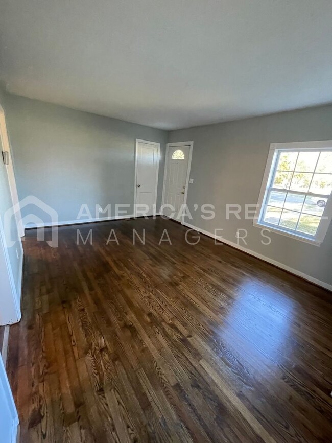 Building Photo - Home For Rent In East Lake!!! COMING SOON!