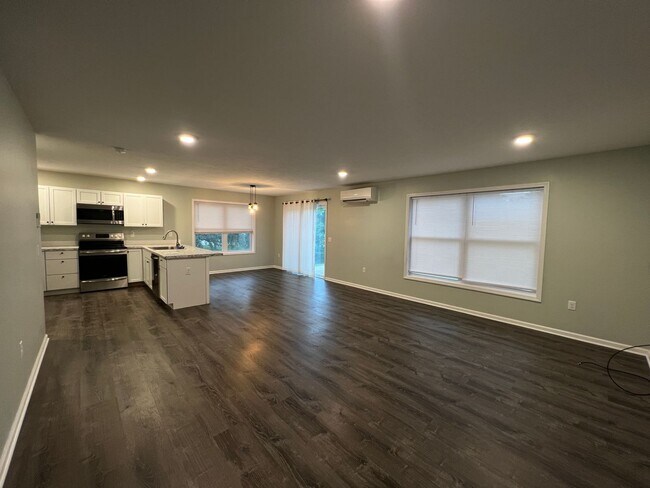 Building Photo - 723 Eastgate Pl