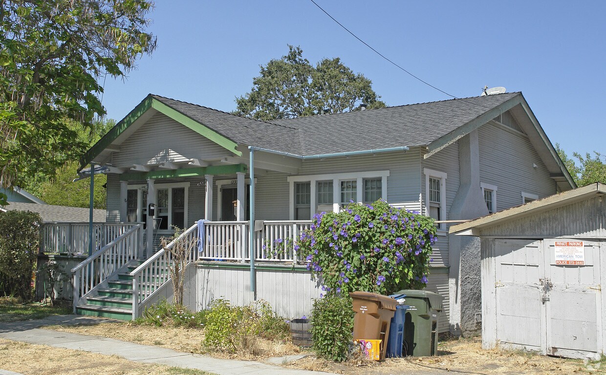 Primary Photo - 1235 Warren St
