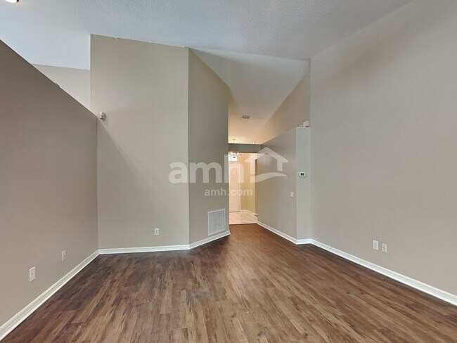 Building Photo - 7518 Savannah Ln