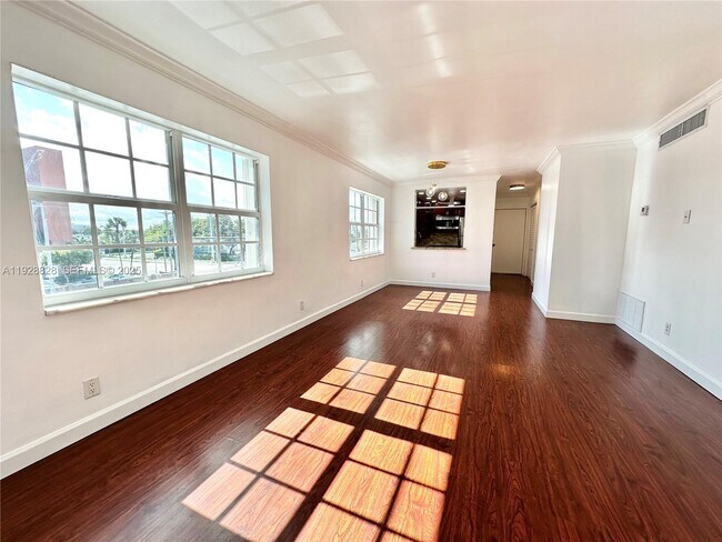 Foto del edificio - 2301 NE 14th Street Causeway