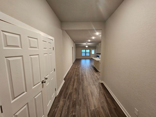 Building Photo - 6906 Emerald Valley