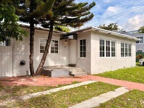 Building Photo - 132 SW 20th Ave