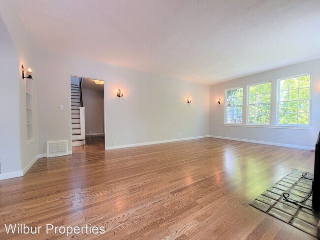 Building Photo - 4 br, 2 bath House - 1646 Portola Avenue