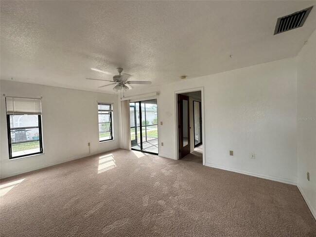 Foto del edificio - 24540 Harbor View Rd