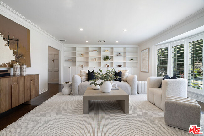 Building Photo - 326 N Vista St