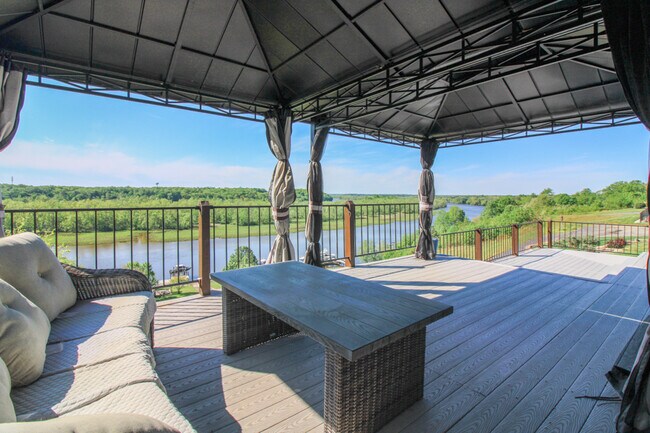 Foto del edificio - 511 Riverview Ct