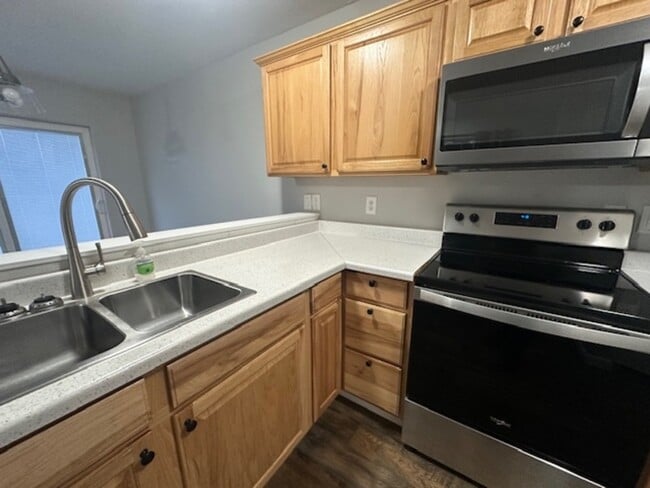 Foto del edificio - 223 Pioneer Dr