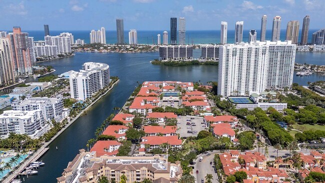 Foto del edificio - 3145 NE 184th St