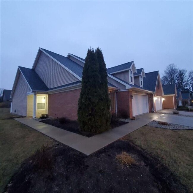 Building Photo - Beautiful condo on Richmond's South Side