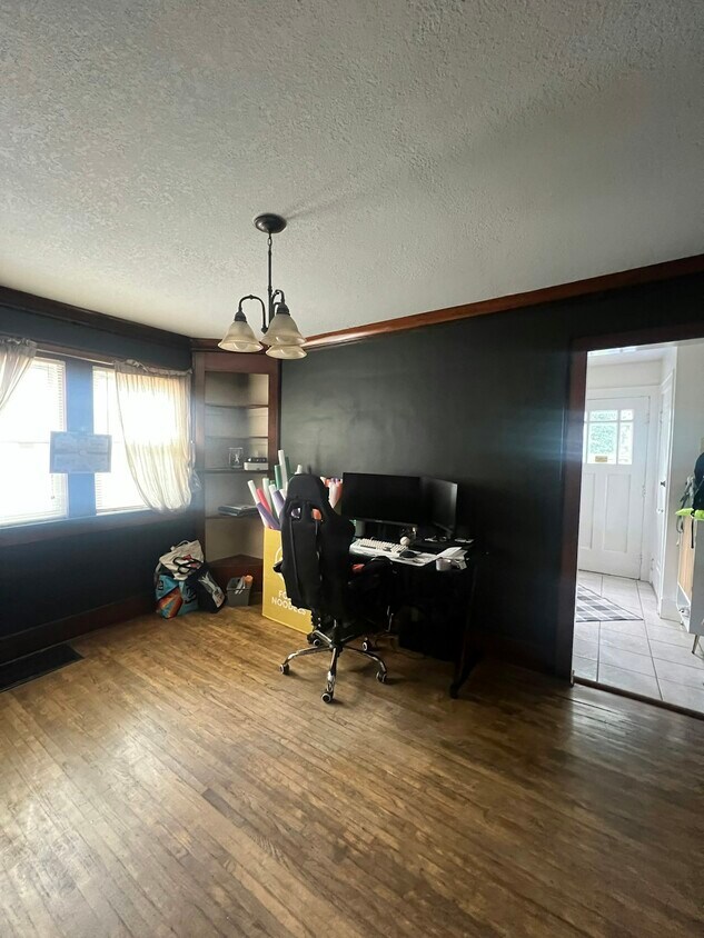 Foto del edificio - 1653 W Forest Ave