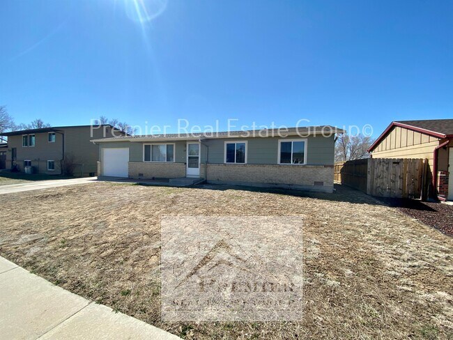 Building Photo - 550 Avenida Del Cielo