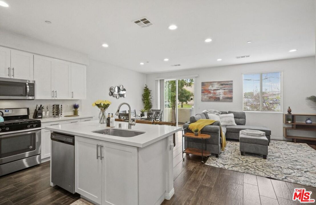Foto principal - 4720 E Washington Ave