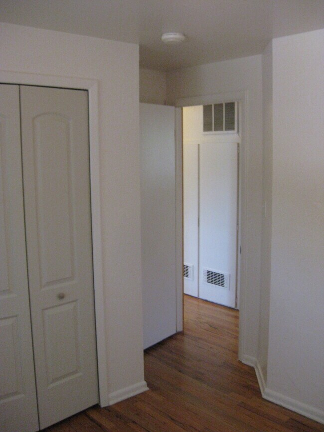 Building Photo - Pre-Lease: 3 Bed 1.5 Bath Ranch Home With Large Backyard Close To East Campus.