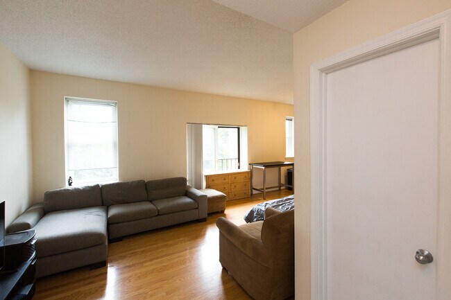 Foto del edificio - 2630 Adams Mill Rd NW