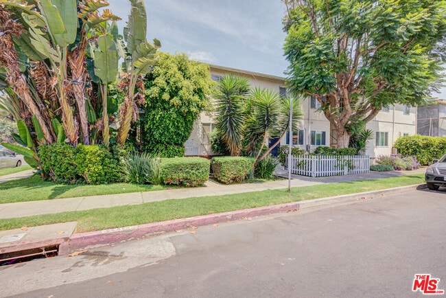 Building Photo - 11825 Iowa Ave