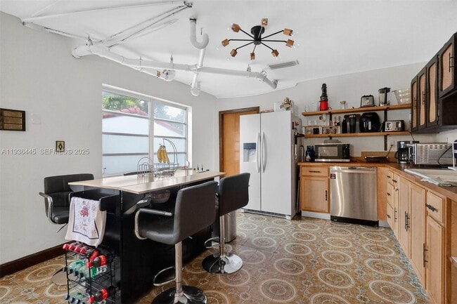 Building Photo - 135 South Dr