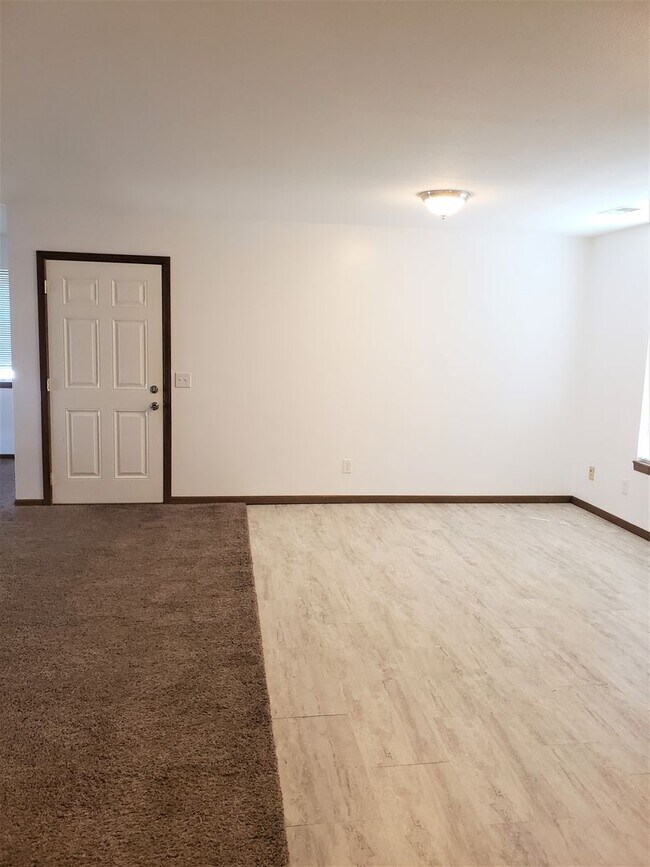 Foto del edificio - Upstairs Four Bedroom Apartment by Quality Home Management