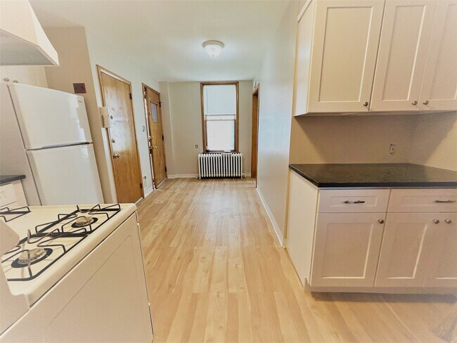 Building Photo - 15 Delafield St