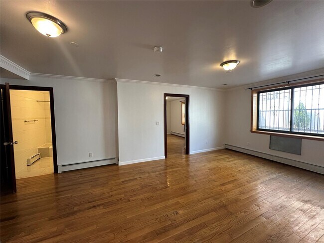 Foto del edificio - 75-48 Parsons Blvd