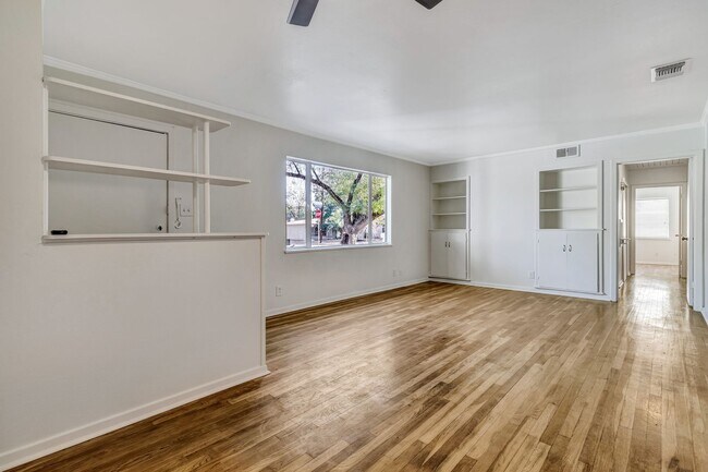 Building Photo - 3 Bedroom in Terrell Heights