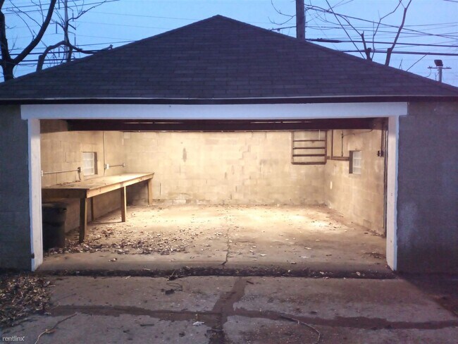 Building Photo - 4 br, 2 bath House - 8292 Rivard Ave