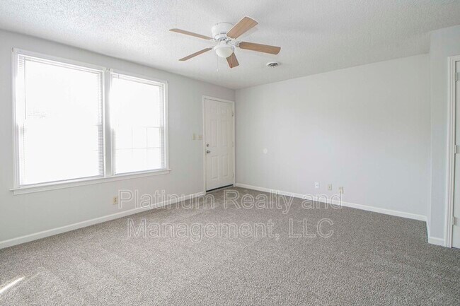 Foto del edificio - 814 Golf View Pl