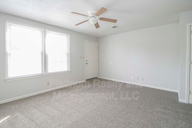 Building Photo - 814 Golf View Pl