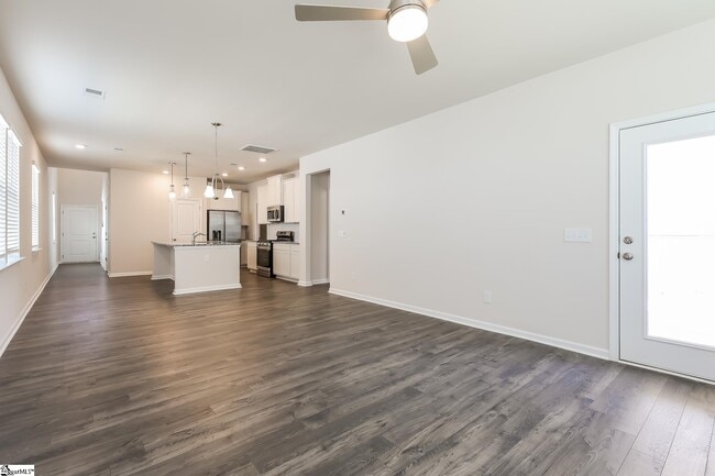 Building Photo - 533 Hillpark Ln