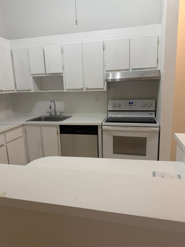 Foto del edificio - 4760 NW 102nd Ave