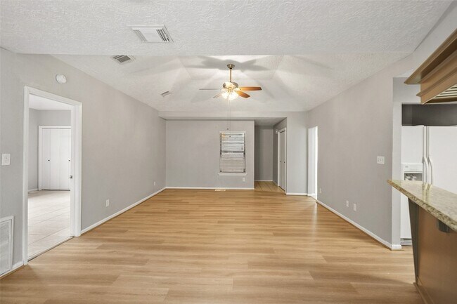 Foto del edificio - 25 Shady Oak Ln