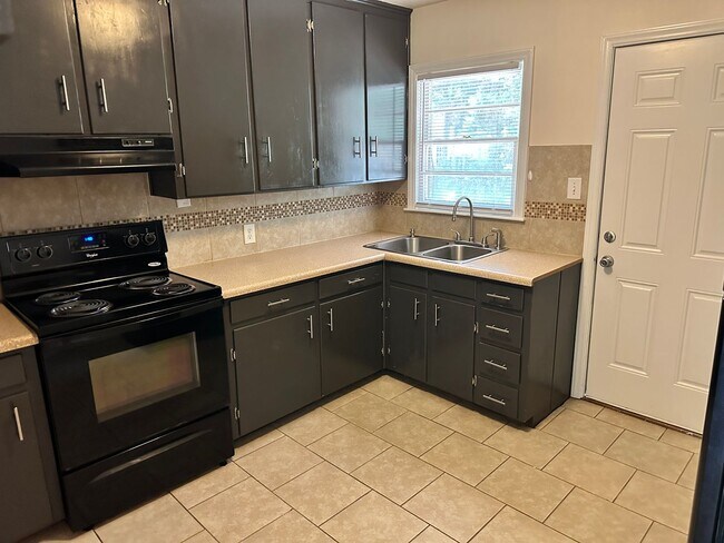 Building Photo - Cozy Echo Hills Two Bedroom Duplex