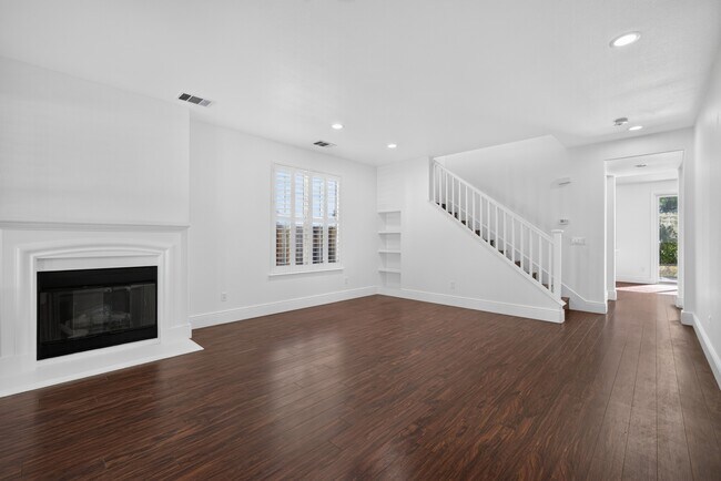 Building Photo - 1901 Bright Willow Cir