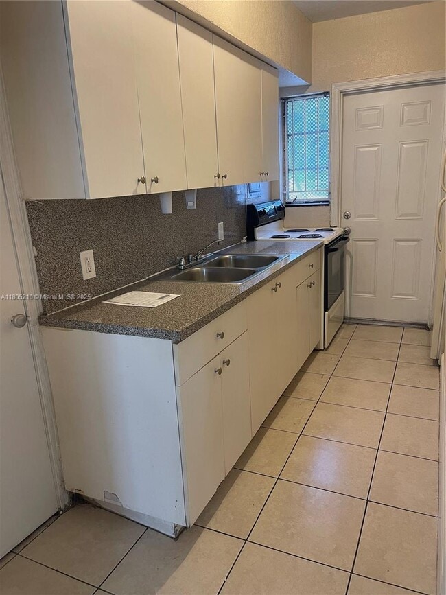 Foto del edificio - 555 SW 7th St