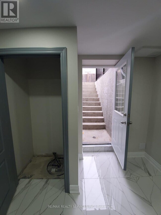 Photo du bâtiment - 4 Mellowood Ave