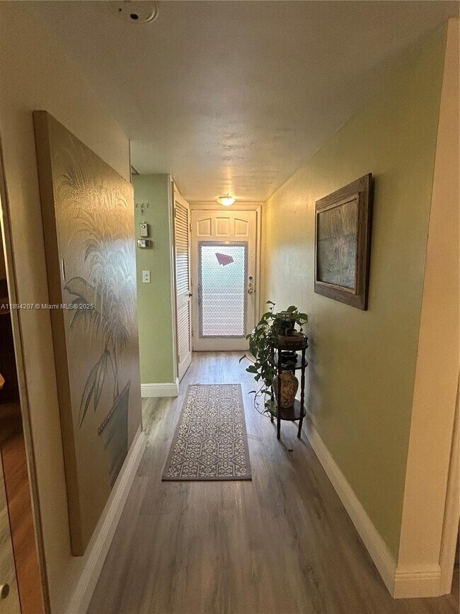 Foto del edificio - 8962 S Hollybrook Blvd