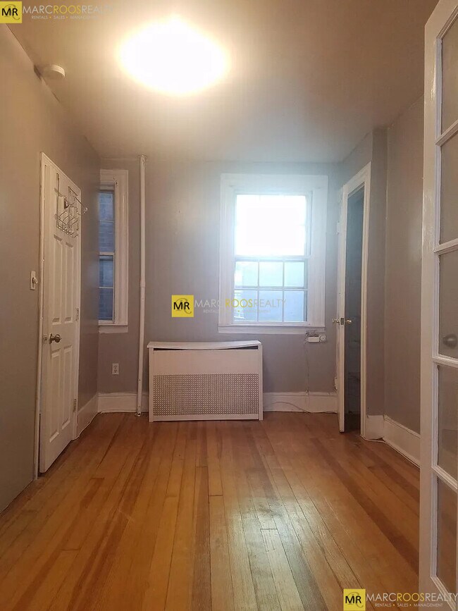 Building Photo - 14 Melrose St