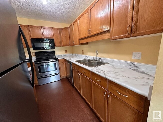 Building Photo - 501 Youville Dr E Northwest