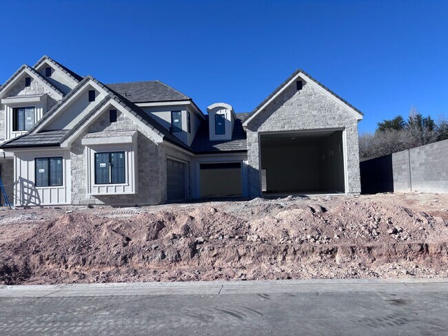 Building Photo - Gorgeous 7 bed 8 bath home with Swimming Pool and RV Garage