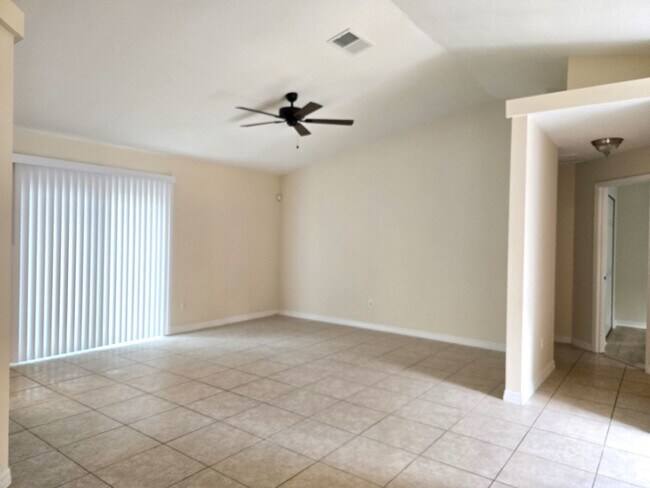 Foto del edificio - 3/2 Fenced Pet Friendly Home