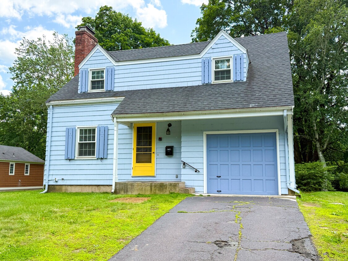 Primary Photo - 1657 Farmington Ave