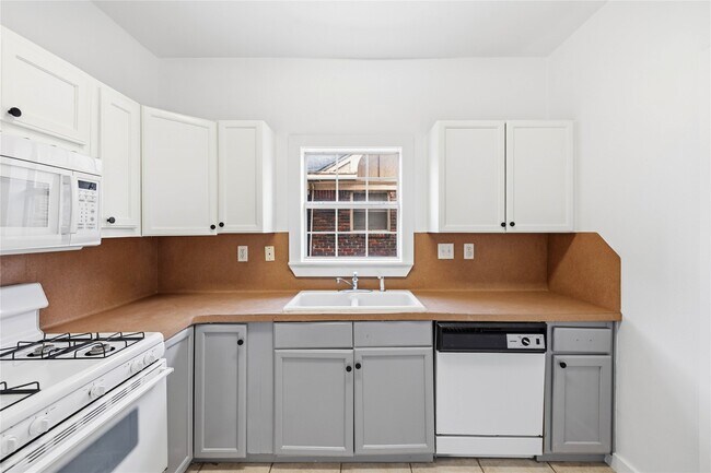 Foto del edificio - 2218 Arbor St