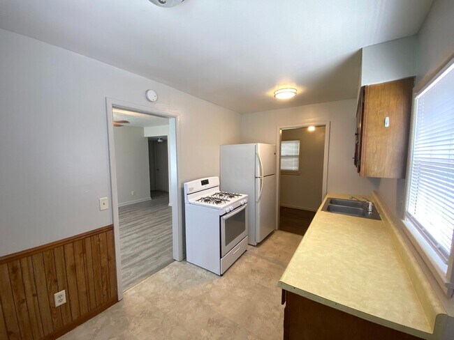 Foto del edificio - 3 Bedroom, 2 Bath Home, Available Now!