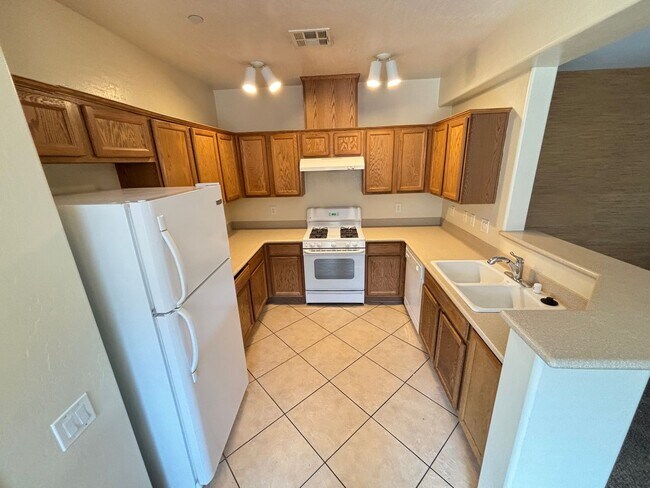 Building Photo - Beautiful 3Bed/2Bath/2Car Condo in Sky Pointe Community – Northwest Las Vegas!