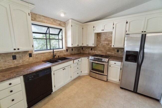 Foto del edificio - Beautiful Single Family Home Located In In...