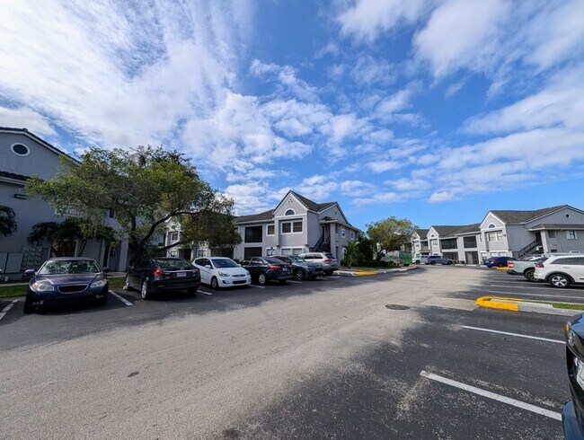 Foto del edificio - Bright & Well-Located 1BR/1BA Condo – Kendall Area