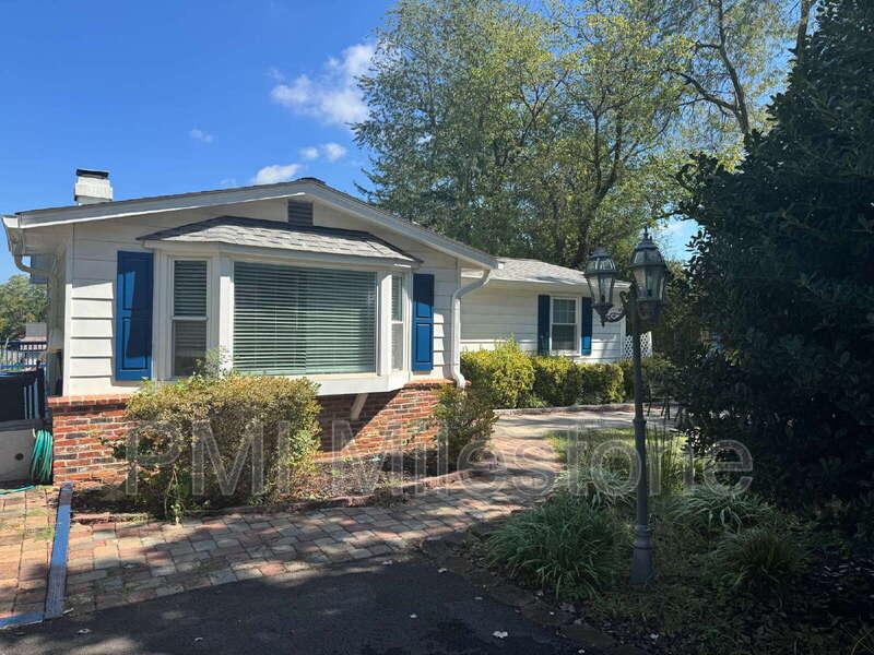 Foto principal - 23031 Frederick Rd