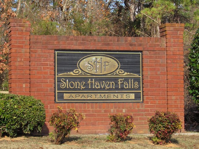 Building Photo - 1600 Stonehaven Cir