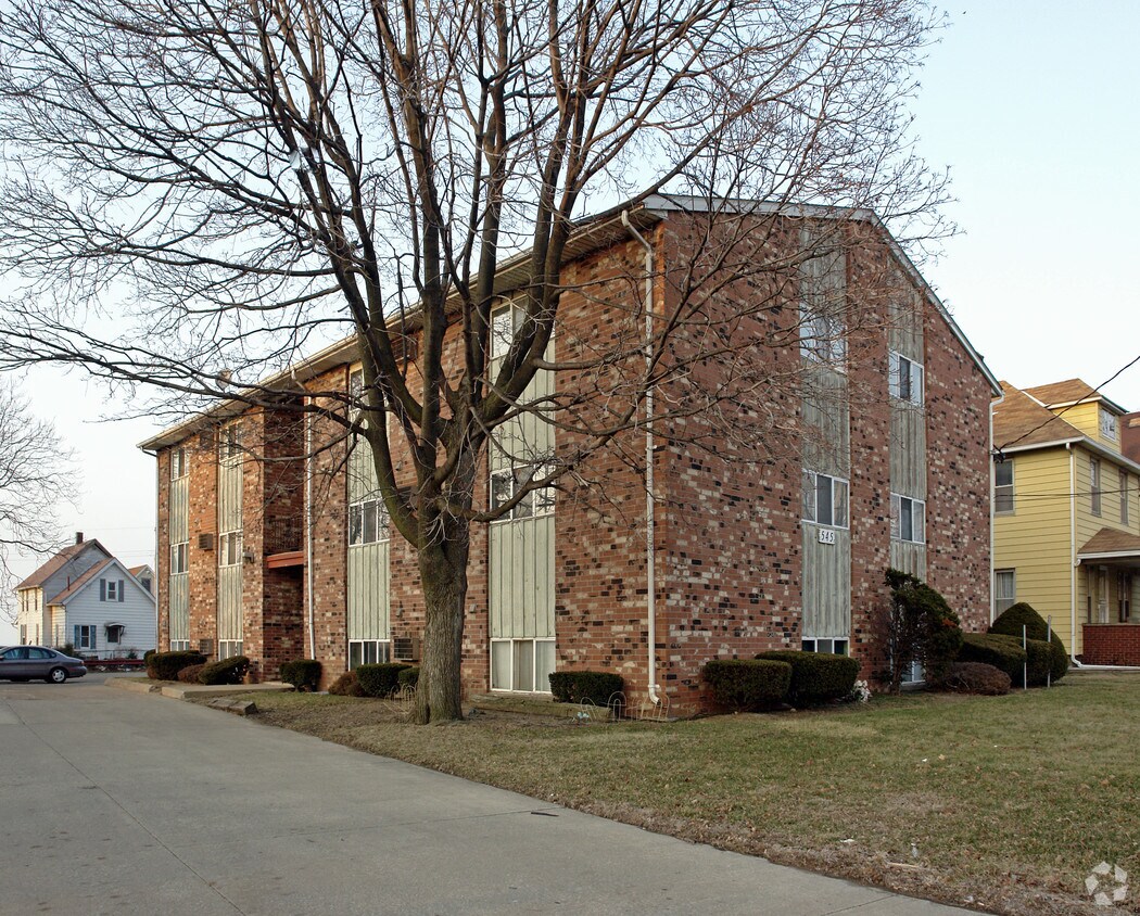 Primary Photo - 545 E Erie Ave